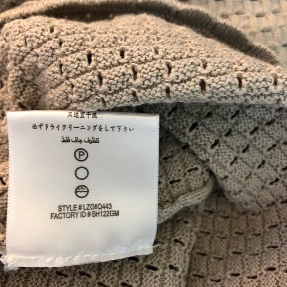 BCBGMAXAZRIA Women's V-Neck Pullover Sweater - Soft Cotton Blend With Drop Shoulder & Roll Trim